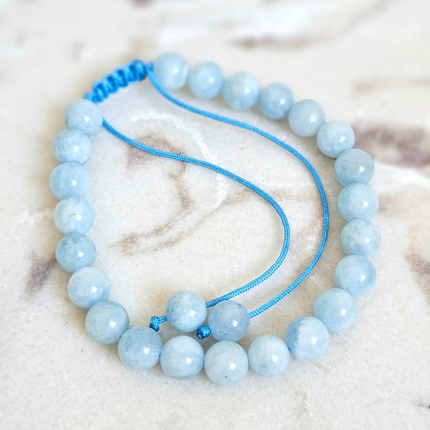 Edelsteinarmband Aquamarin – für innere Ruhe, Kommunikation & Halschakra-Heilung
