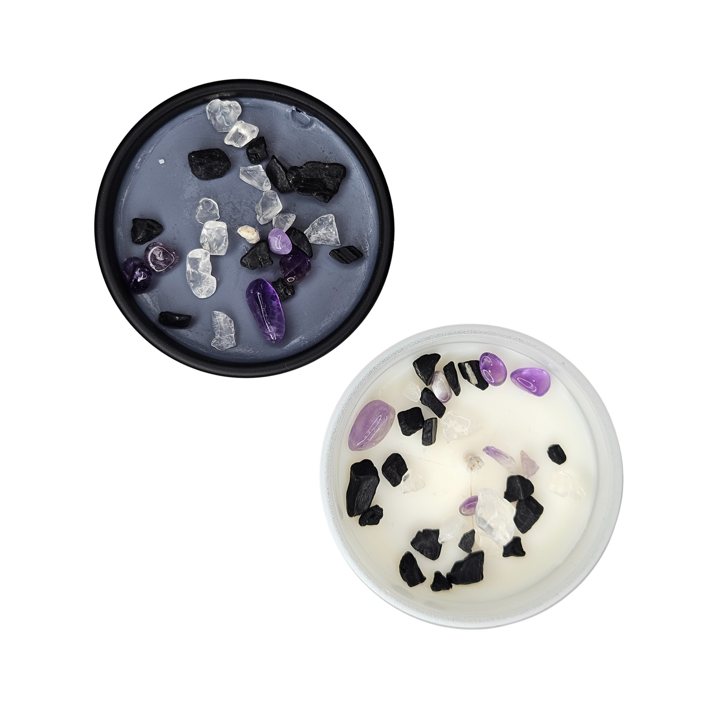 Obere Ansicht der Intuitionskerze klein „Schutz“ in Schwarz und Weiß, dekoriert mit Schwarzem Turmalin, Amethyst und Weißem Quarz, Sojawachs.