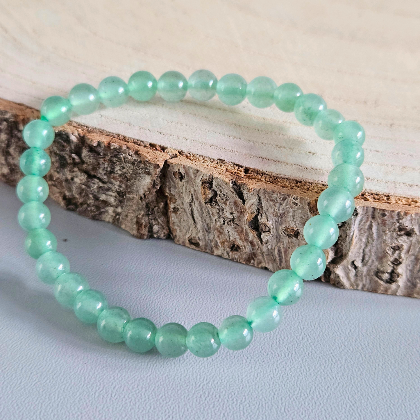 Edelstein Armband Aventurin aus echten 6 mm Steinen – hochwertiger spiritueller Schmuck, DreamOn Produktfoto.