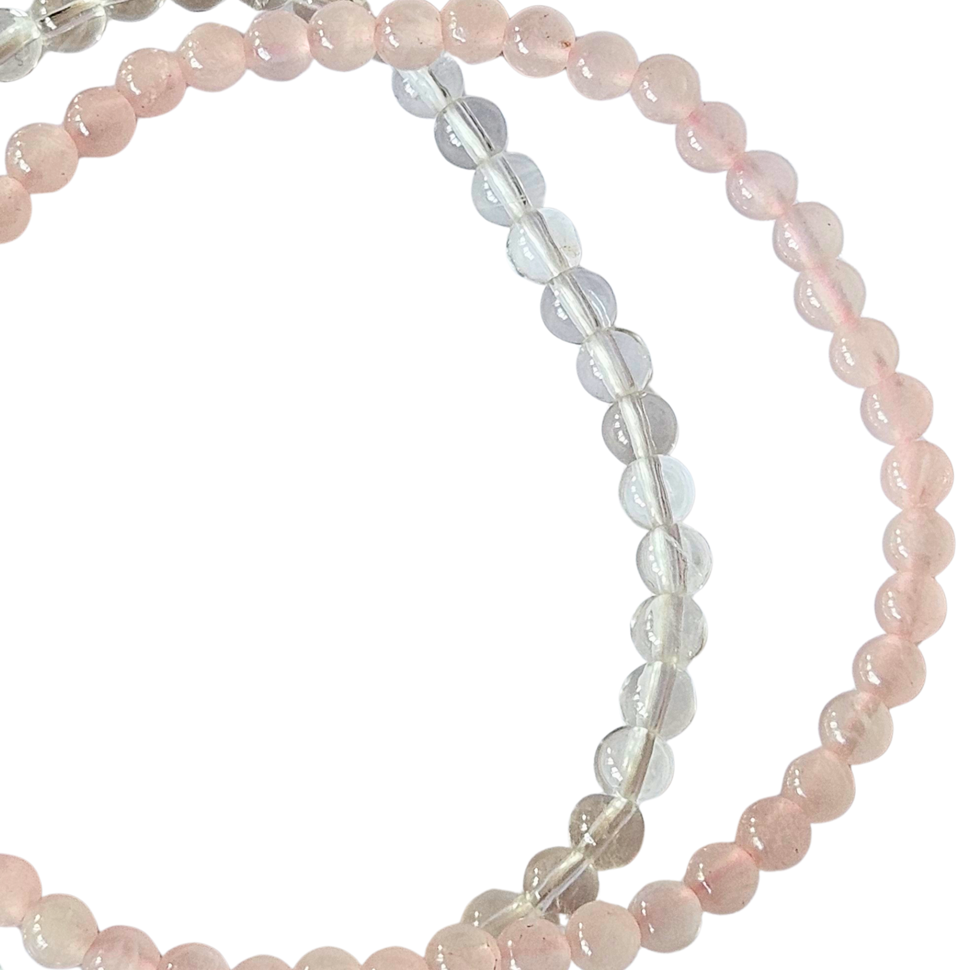 Nahaufnahme Rosenquarz und Bergkristall Perlen – Armband Set für Herzöffnung und innere Klarheit