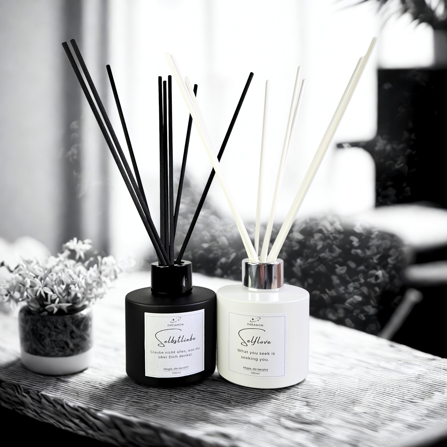 Raumduft „Selbstliebe / Selflove“ – Raumduft für innere Harmonie und Selbstwert – im stimmungsvollen Setting mit Dekoration