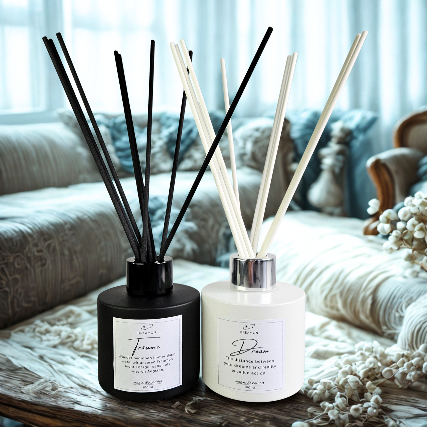 Raumduft „Träume / Dream“ – beruhigender Diffuser für Entspannung und nächtliche Einkehr – im stimmungsvollen Setting im Wohnzimmer
