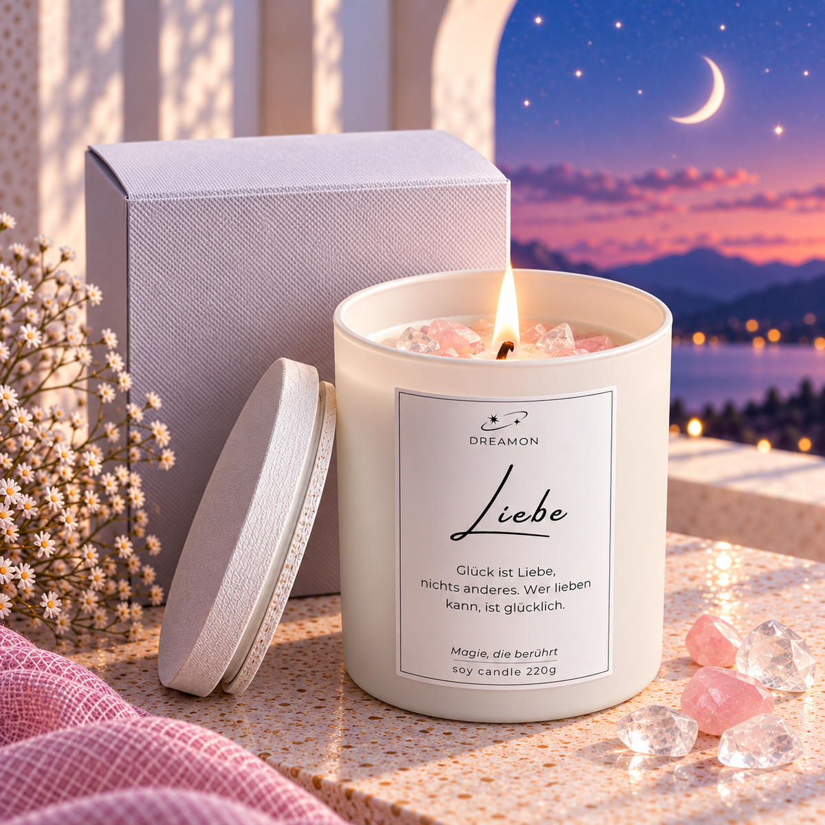 Stilvolle Duftkerze „Liebe“ von DreamOn im edlen weissen Glas mit passendem Holzdeckel. Ein liebevolles Geschenk für Wohlfühlmomente im Alltag.