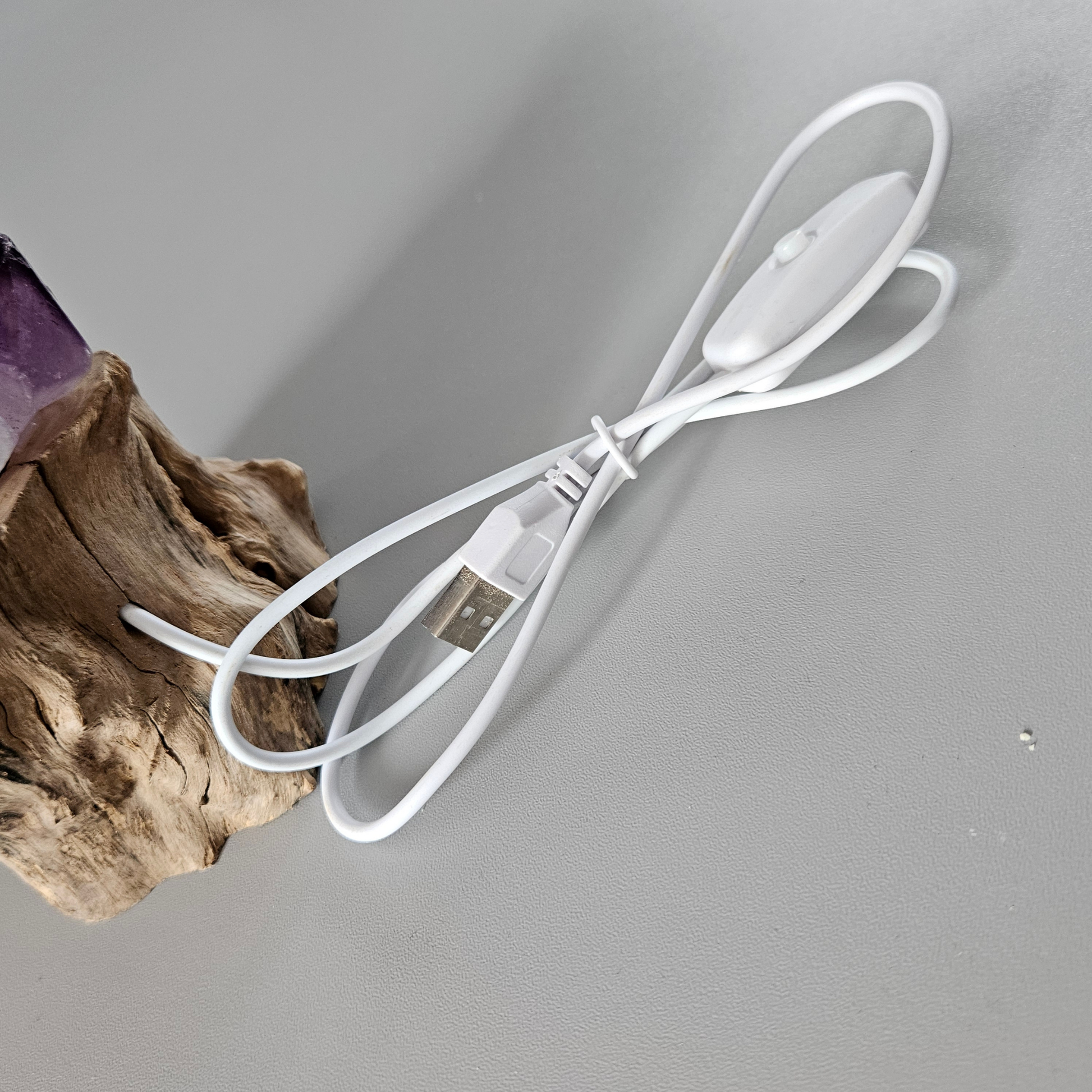 USB-Anschluss mit Schalter für das DreamOn Edelsteinlicht Amethyst