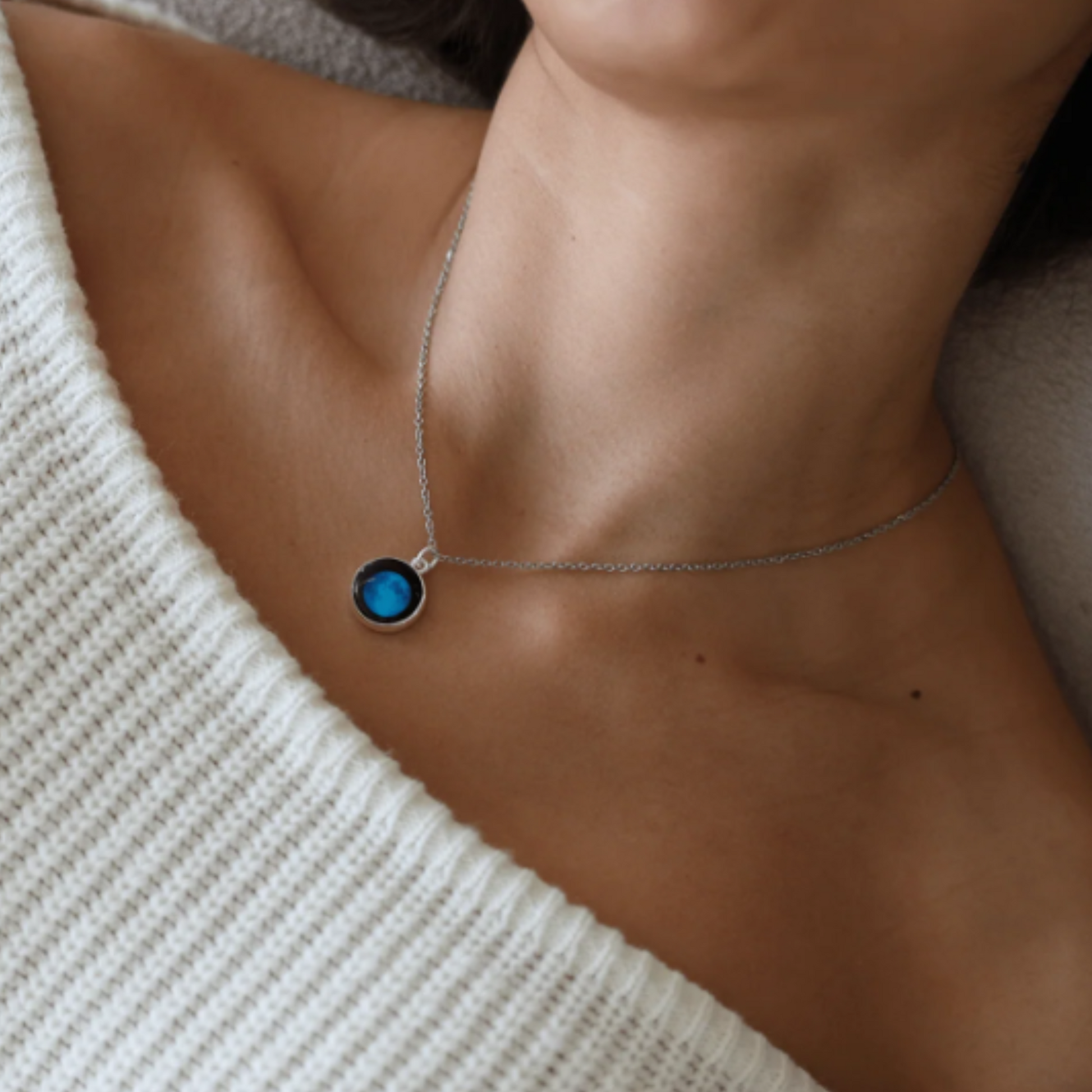 Leuchtende Moonglow Halskette im Dunkeln – dein persönlicher Lichtmoment