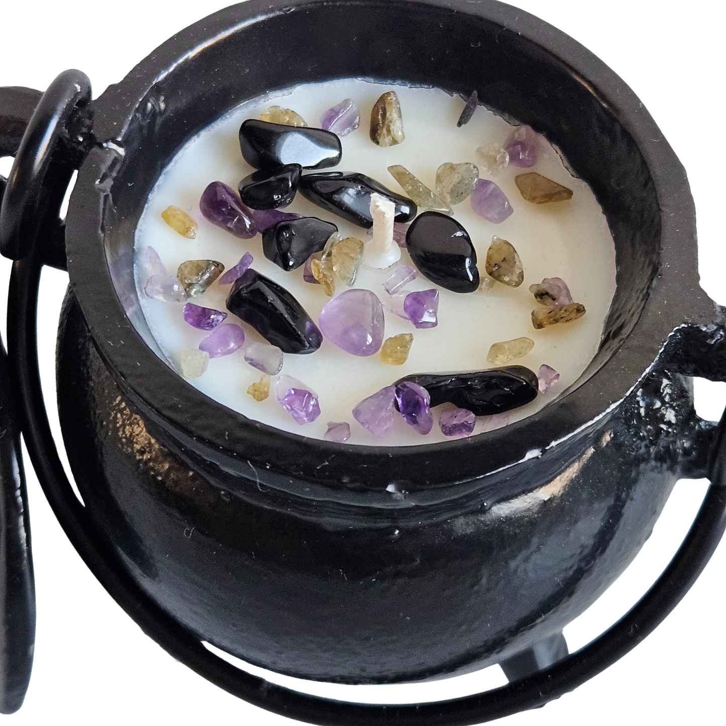 Ansicht von oben auf den Hexenkessel klein, TiefeTransformation und Schattenarbeit. Sojawachs Kerze veredelt mit dem Duft von Dark Masquerade und Edelsteinen wie Labradorit, Obsidian und Amethyst