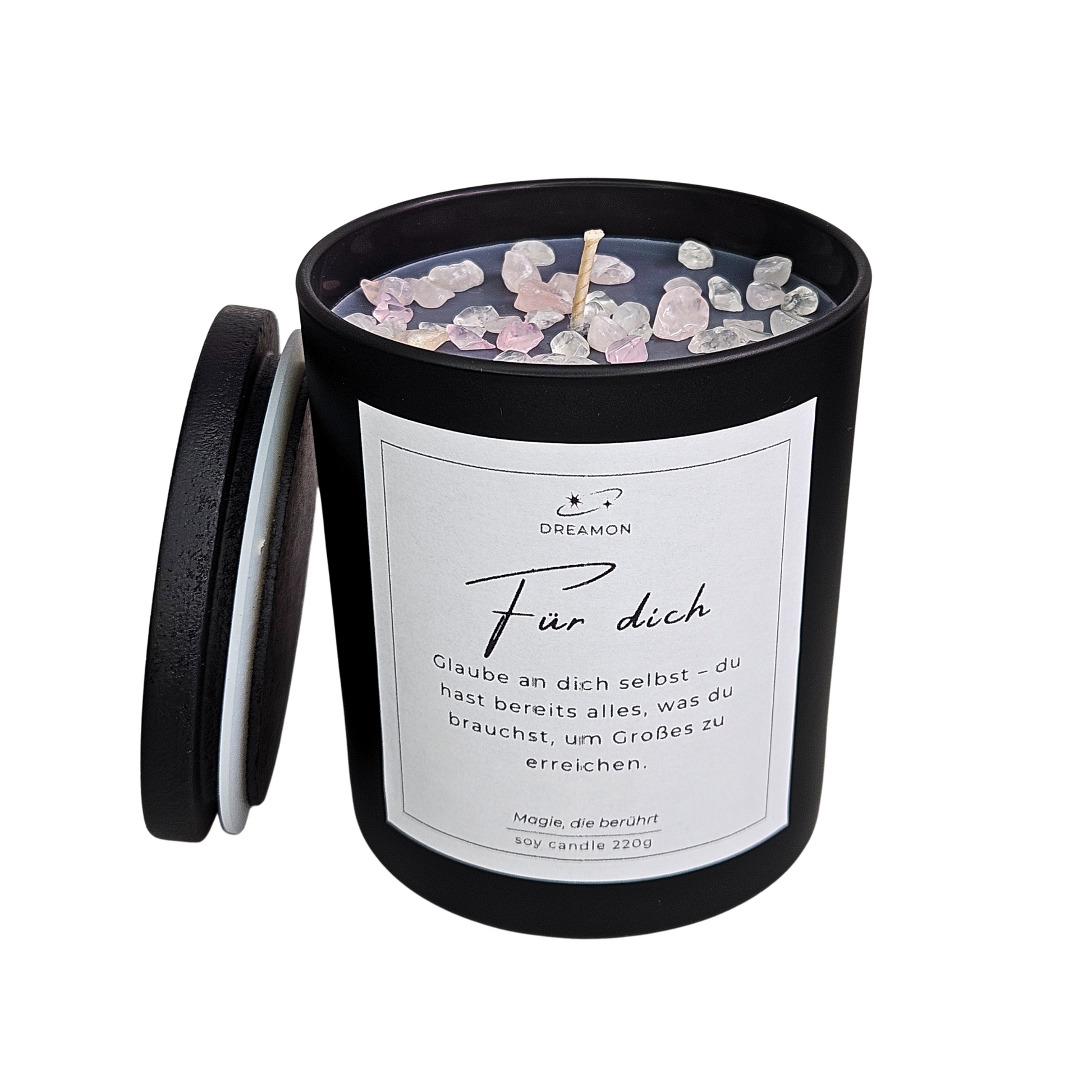 Intuitionskerze „For you“ im schwarzen Glas mit Heilsteinen (Rosenquarz, weißer Quarz), Zitatetikett und Holzdeckel.