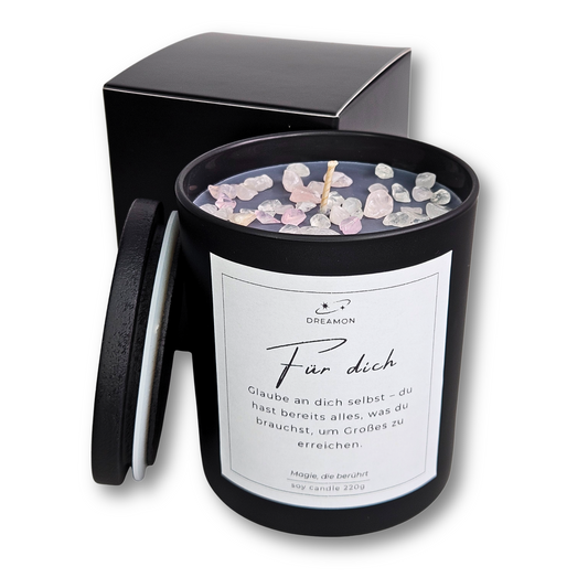 Handgemachte Intuitionskerze „Für dich“ von DreamOn im schwarzen Glas mit Deckel, Rosenquarz und weißem Quarz, 220g Sojawachs.