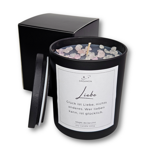Handgemachte Intuitionskerze „Liebe“ von DreamOn im schwarzen Glas mit Deckel, Rosenquarz und weißem Quarz, 220g Sojawachs.