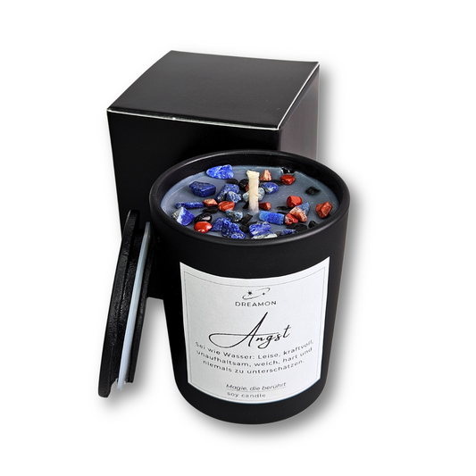Handgemachte Intuitionskerze klein „Angst“ von DreamOn im schwarzen Glas mit Holzdeckel, schwarzem Obsidian, Lapislazuli und rotem Jaspis, Sojawachs, geliefert in Geschenkbox.