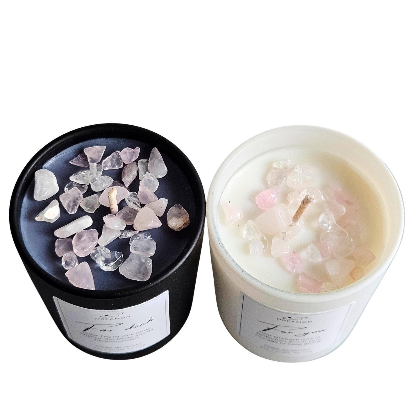 Obere Ansicht der Duftkerze Zitat„For you“ in Schwarz und Weiß, dekoriert mit Rosenquarz oder Weißer Quarz, Sojawachs.