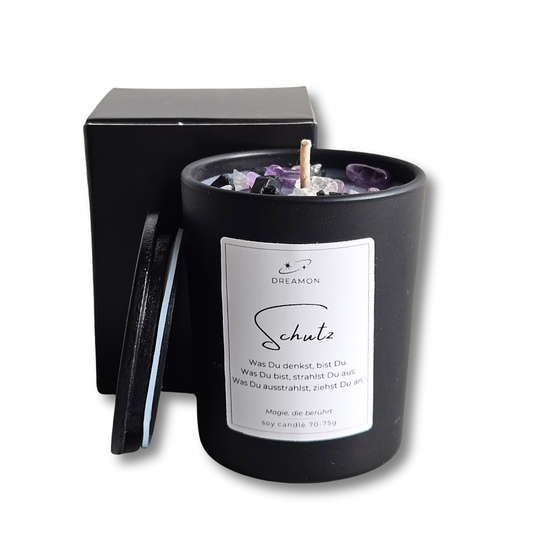Handgemachte Duftkerze mit Zitat „Schutz“ von DreamOn im schwarzen Glas mit Holzdeckel, Schwarzer Turmalin, Amethyst und Weißer Quarz, Sojawachs, geliefert in Geschenkbox.