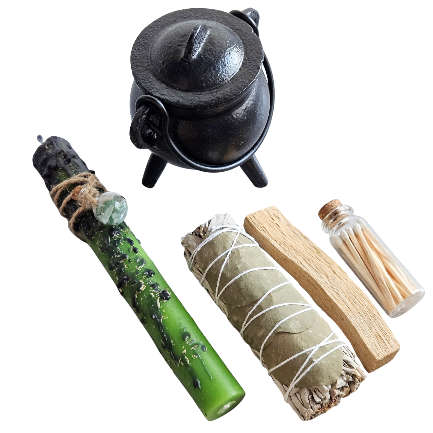 Hexenkessel Ritualset Fülle – bestehend aus grüner Ritualkerze mit Kräutern, Smudge Stick Salbei & Eukalyptus, Palo Santo, Streichhölzer im Glas und Gusseisen-Kessel.