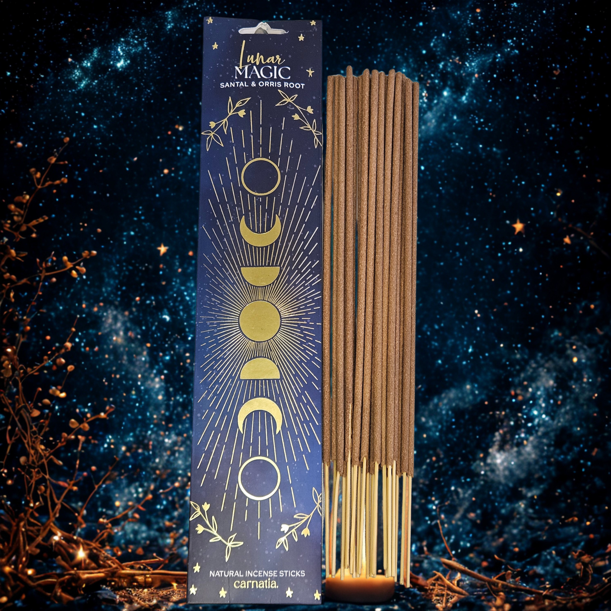 Bambusfreie Räucherstäbchen für ruhige Mondrituale. Stimmungsbild mit Sternenhimmel