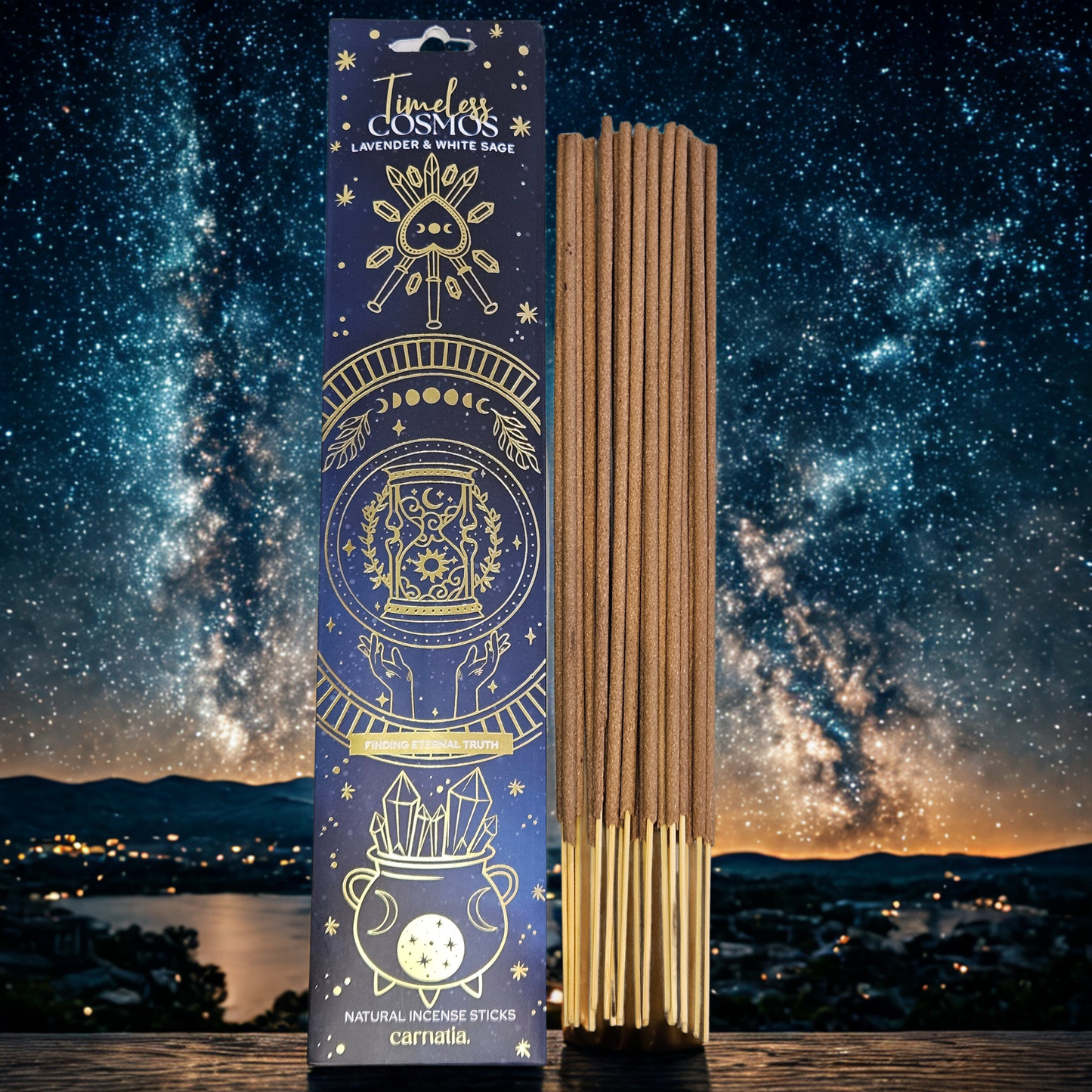 Bambusfreie Räucherstäbchen für Reinigung und innere Ruhe. Stimmungsbild mit Sternenhimmel im Hintergrund