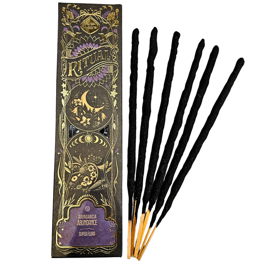 Packung der Sagrada Madre Ritualräucherstäbchen Abundance – Super Flora mit sechs langen Räucherstäbchen.