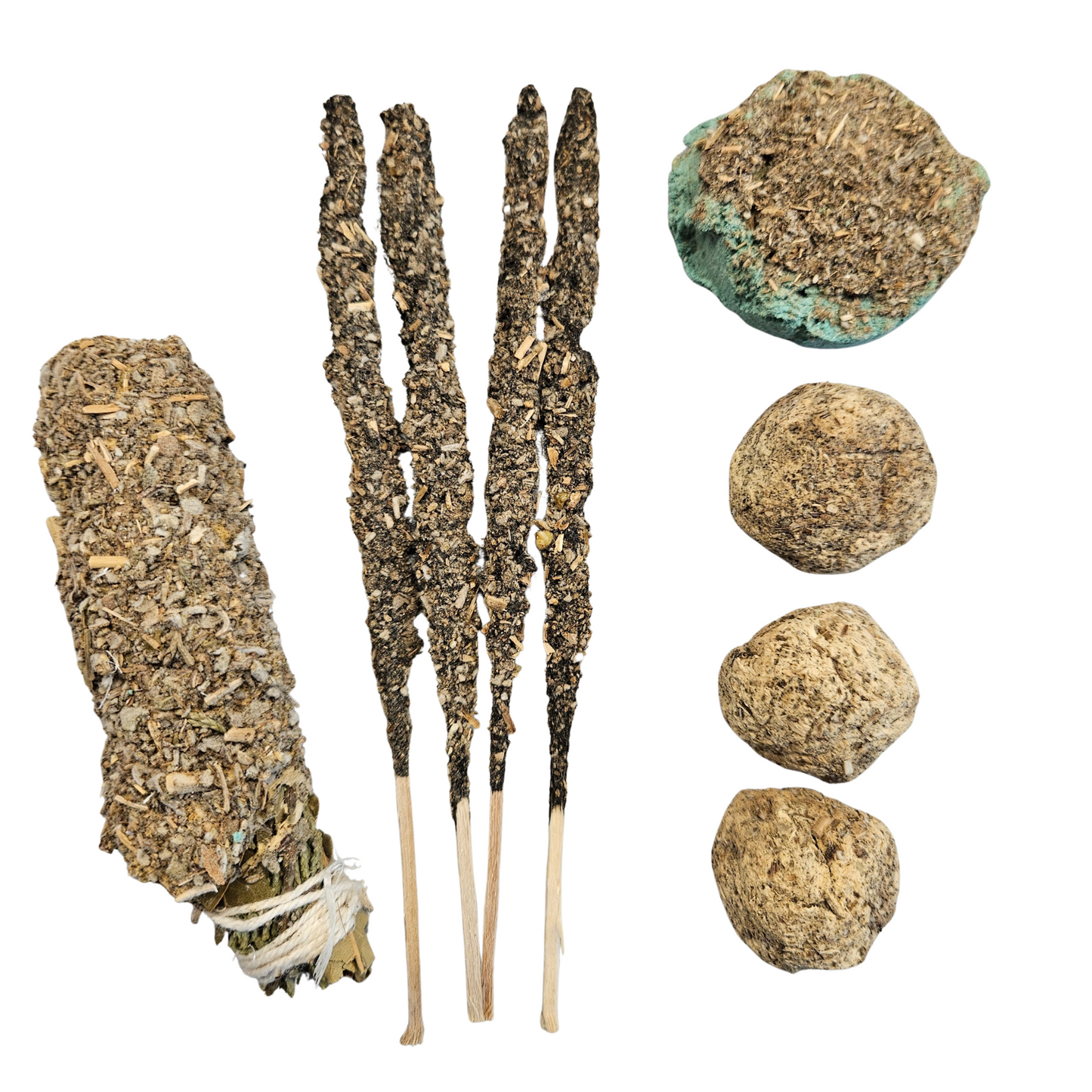 Inhalt des Räucherwerk Sets Schutz von Sagrada Madre: Smudgestick, vier Räucherstäbchen und drei dunkle Räucherkugeln.