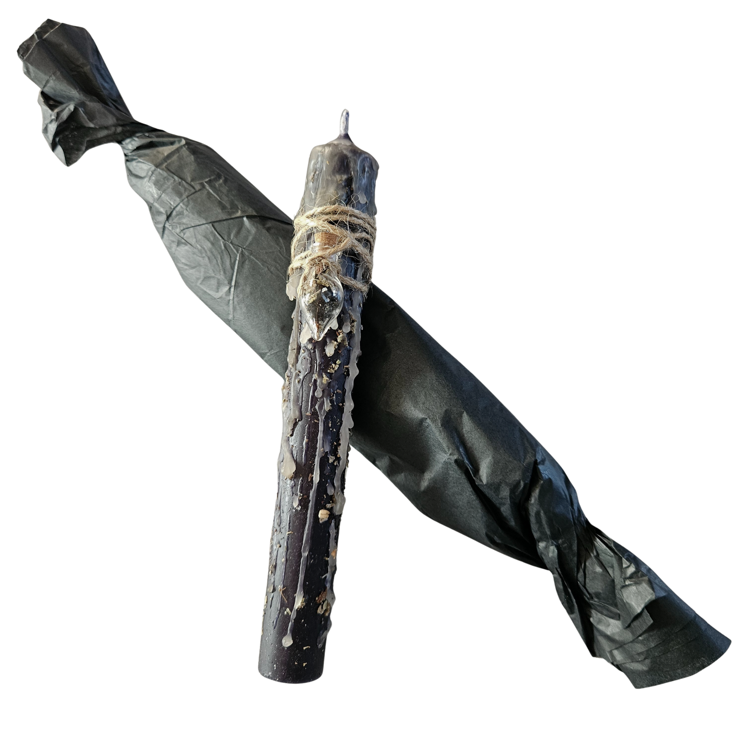 Schwarze Ritualkerze mit Naturband, Glasfläschchen und Kräutern, in schwarzem Seidenpapier verpackt– für Schutz, Bannung und energetische Reinigung.