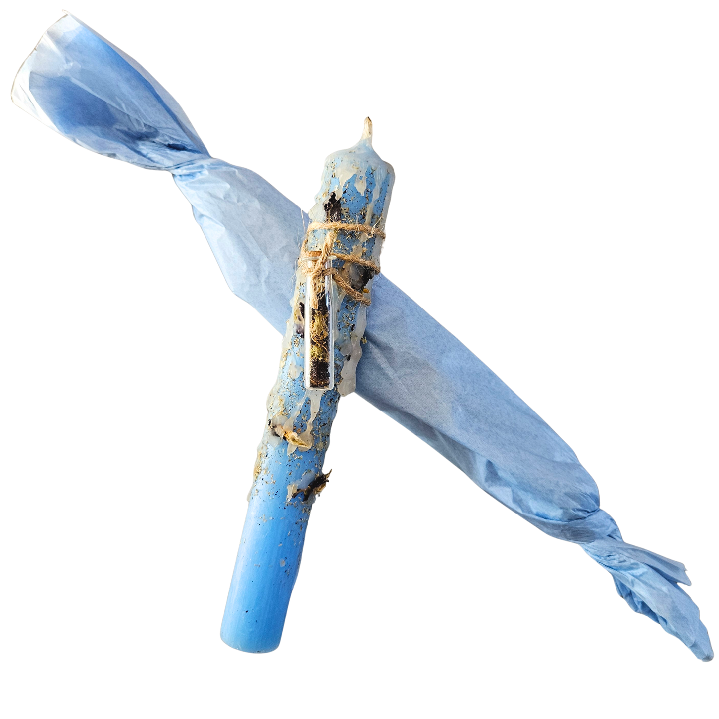 Ritualkerze in Himmelblau mit Glasröhrchen, Kamille und Butterfly Pea in blauem Seidenpapier verpackt – für Kommunikation, Heilung und seelische Harmonie.