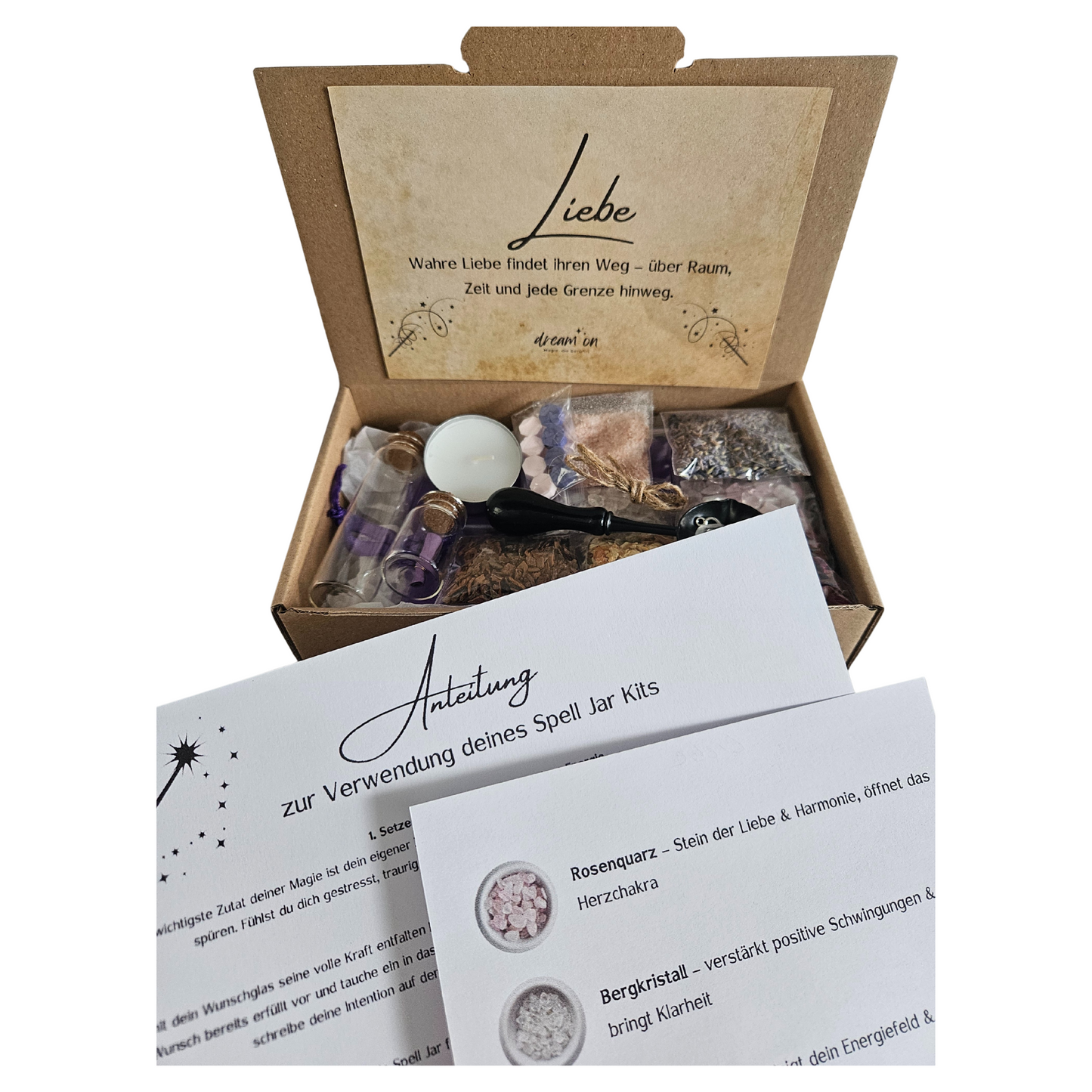 Zutatenfoto: Rosenblüten, Hibiskus, Liebe-Symbol & Kristalle im DreamOn-Stil