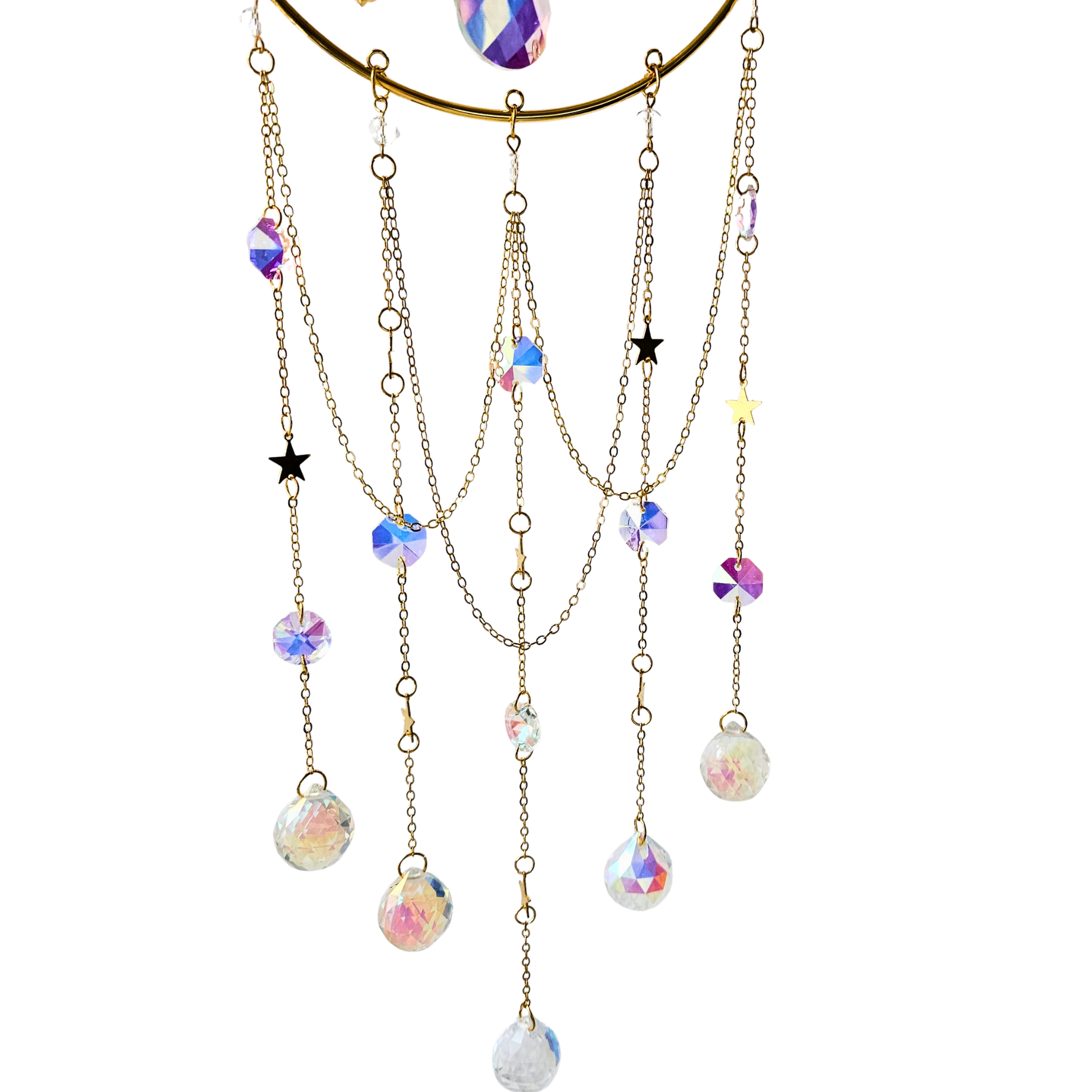 Untere Hälfte des Suncatchers mit hängenden Glasprismen, goldenen Ketten und Regenbogeneffekten.