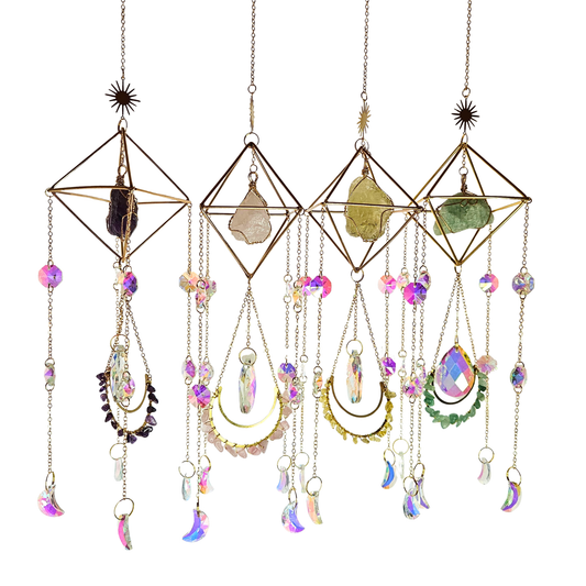 Kristall Sonnenfänger Rainbow Spirit – Boho Deko mit goldenen Elementen und schillernden Regenbogenreflexen, Produktfoto auf weißem Hintergrund.