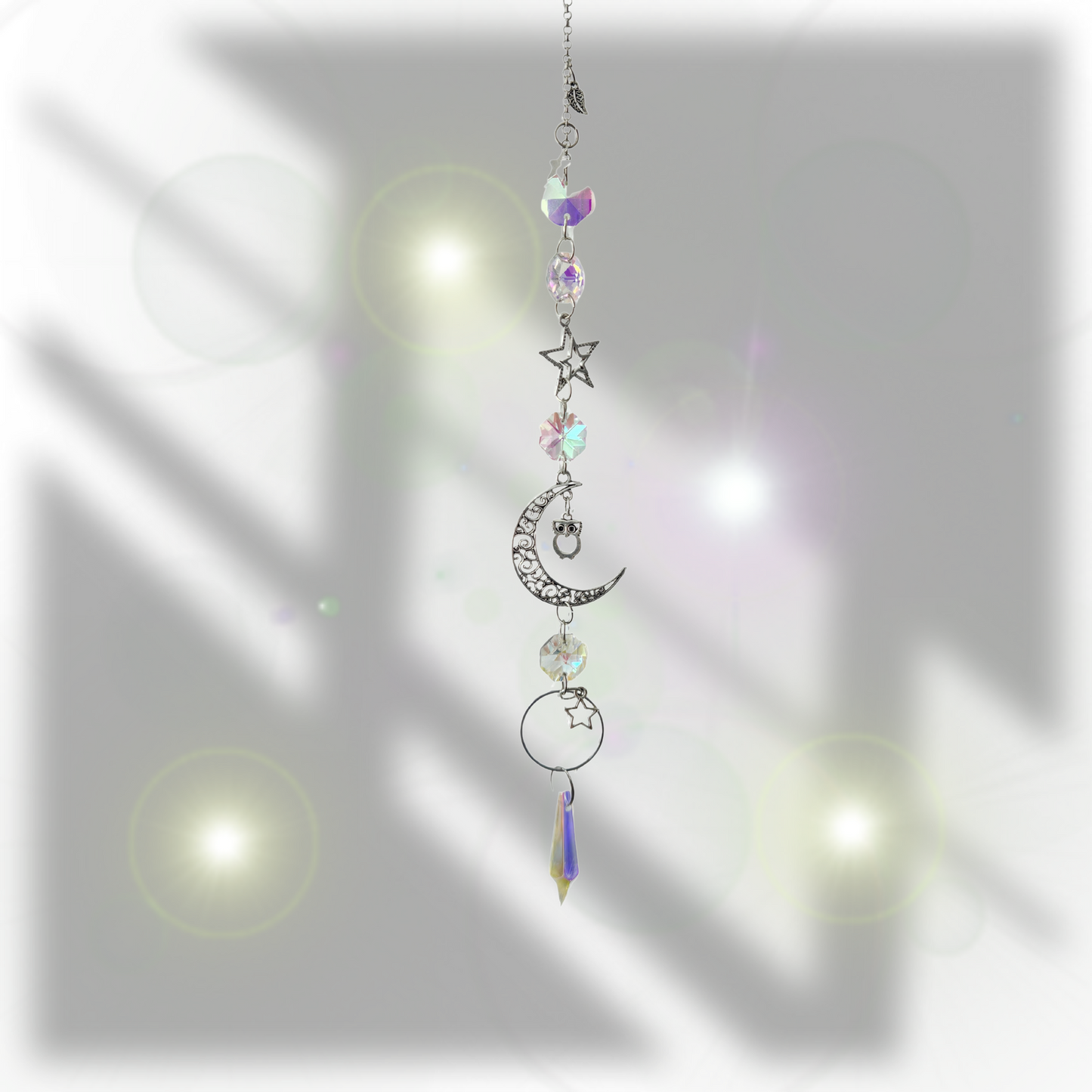 Mystischer Suncatcher mit Eule, Mondsichel & Sternen – funkelnder Sonnenschein, Lichtspiel für nächtliche Klarheit & spirituellen Schutz