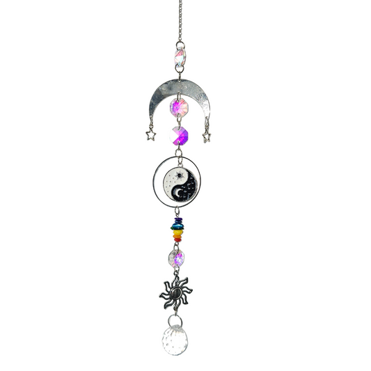 Spiritueller Suncatcher mit Sonne, Mond, Yin-Yang-Symbol & Chakra-Steinen – Lichtfänger für Harmonie & energetische Balance
