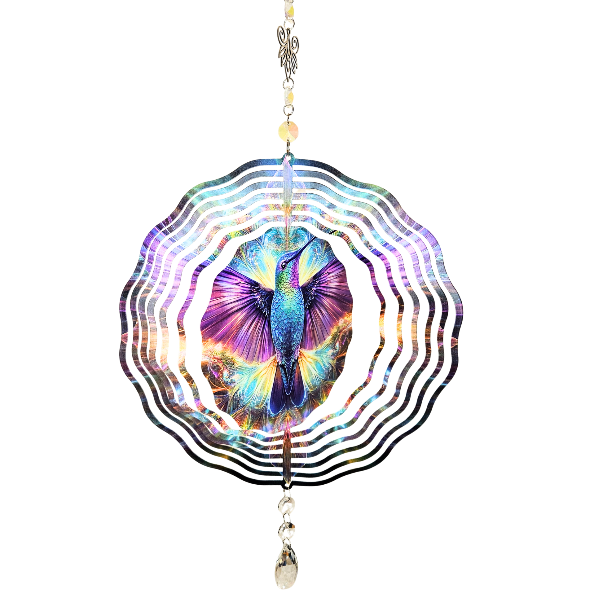 Freigestellter Kolibri Windspinner aus Metall mit Kristalltropfen und 3D-Ringen.