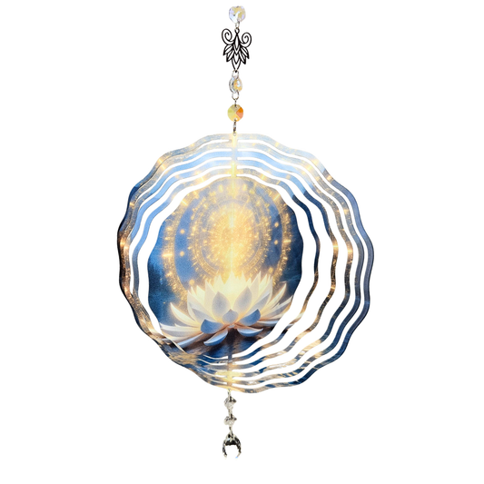 Windspinner am Lotus-Motiv, rotierende 3D-Metallringe mit goldenem Licht und Kristalltropfen