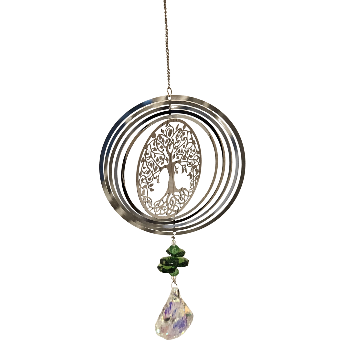 Filigraner Baum-des-Lebens Suncatcher aus Edelstahl mit Kristallpendel, freigestellt.