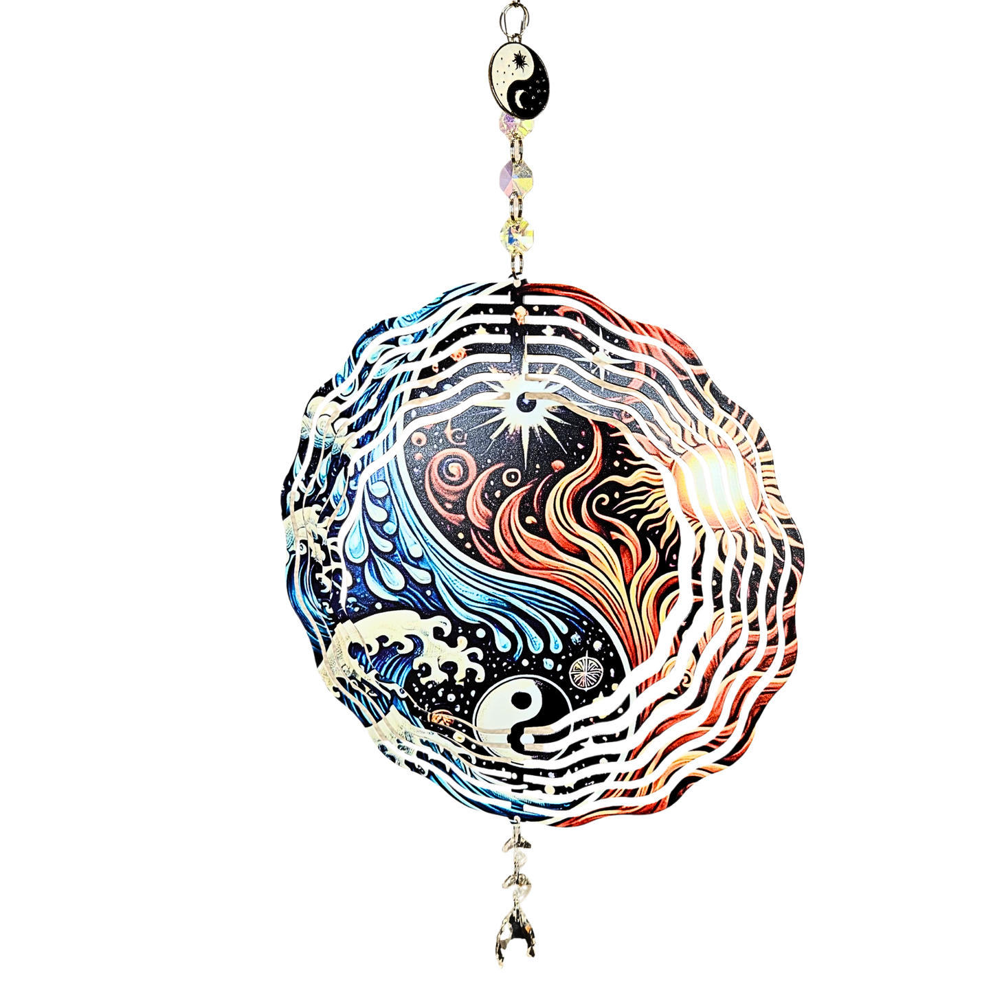 Freigestellter YinYang Windspinner aus Metall Wasser und Feuer mit Kristalltropfen und 3D-Ringen.