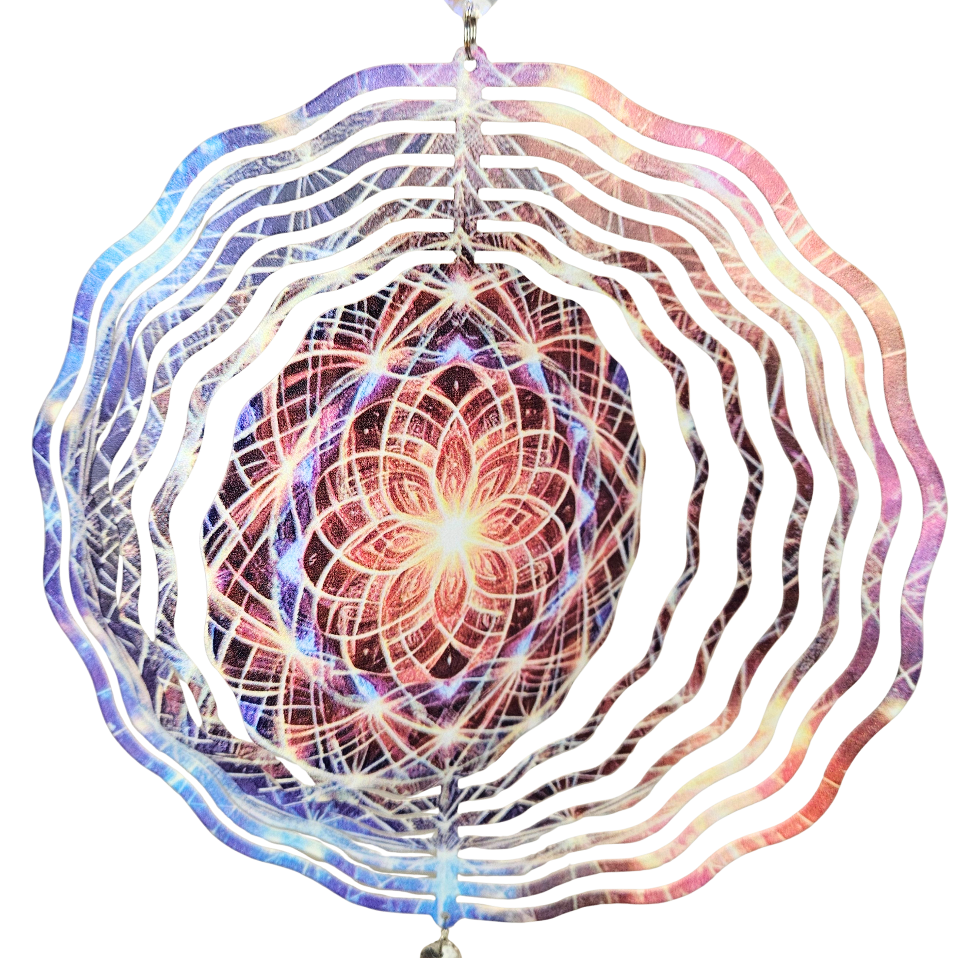 Nahaufnahme des Blume-des-Lebens-Motivs im Zentrum des Windspinners, leuchtende heilige Geometrie.