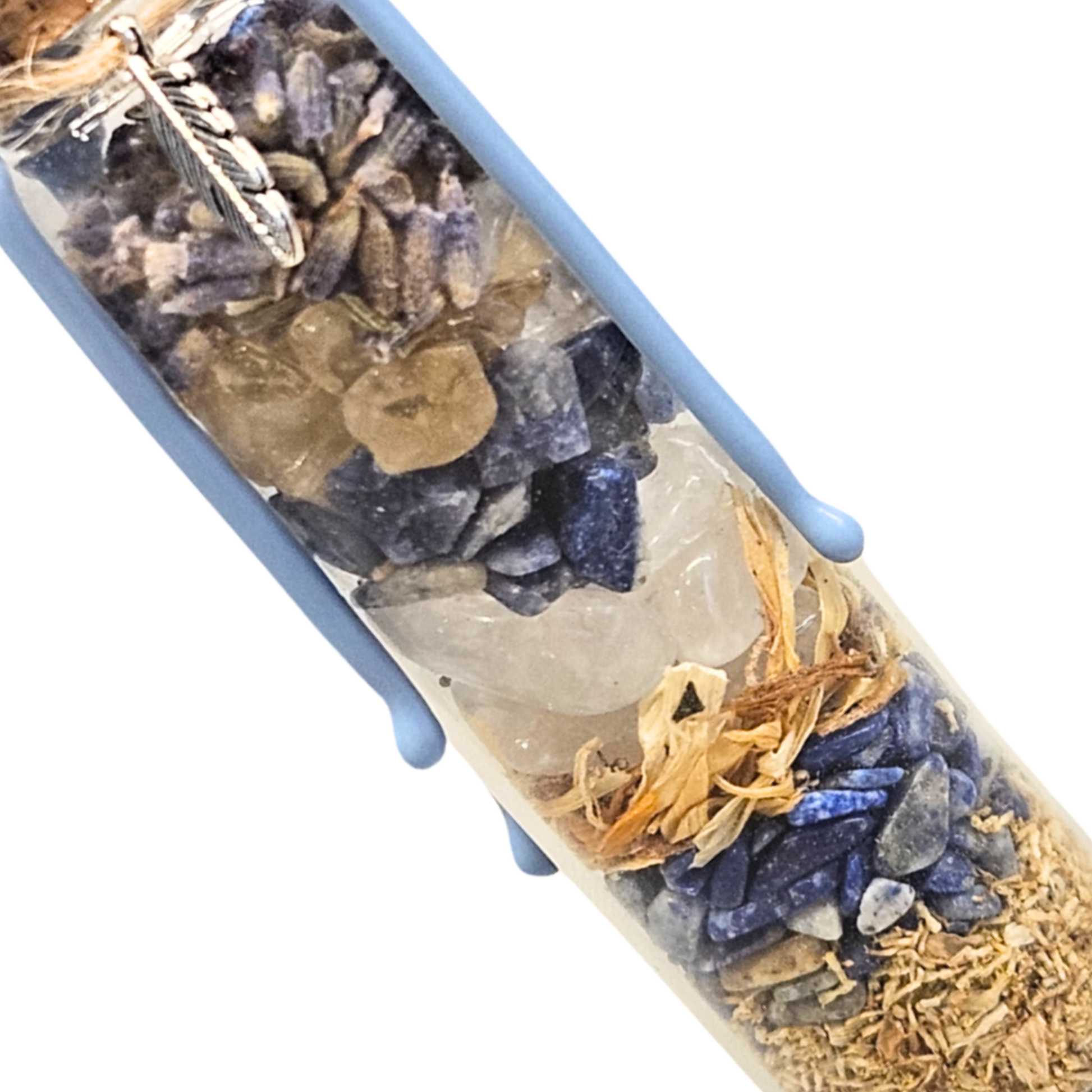 Detailaufnahme Spell Jar Klarheit & Entscheidungen – Heilsteine Sodalith, Lapislazuli, Bergkristall und Citrin kombiniert mit Lavendel, Kamille und Ringelblume zur Förderung von Fokus, innerer Wahrheit und weiser Entscheidungsfindung.