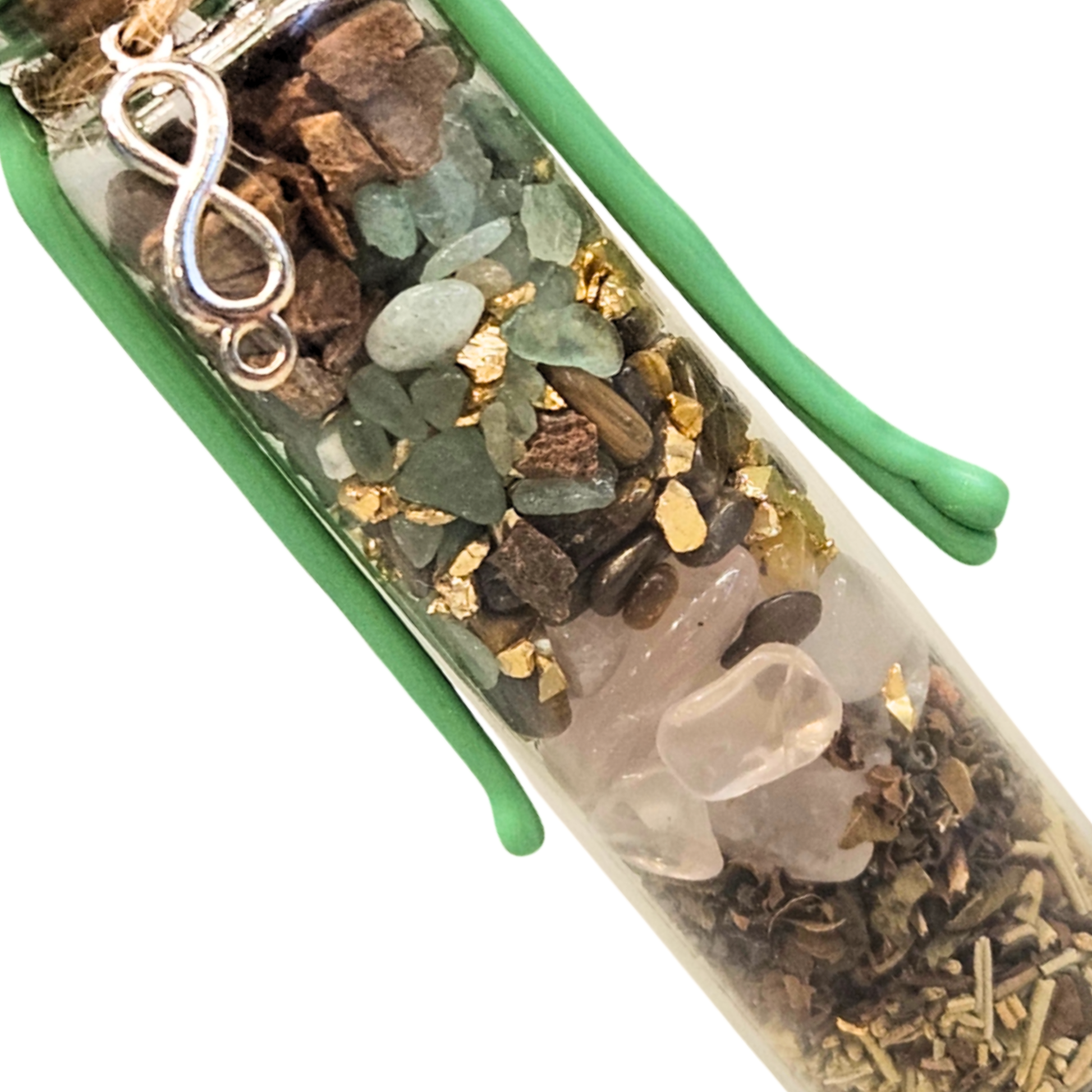 Detailaufnahme Spell Jar Wohlstand & Fülle – Heilsteine Grüner Aventurin, Tigerauge und Rosenquarz kombiniert mit Zimt, Basilikum, Rosmarin und Goldflocken zur Aktivierung von Geldenergie, Wachstum und Manifestation von Reichtum.