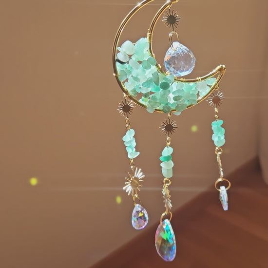 Kleiner Suncatcher mit Aventurin & goldenen Details – Lichtfänger für Balance & Wohlbefinden, Video