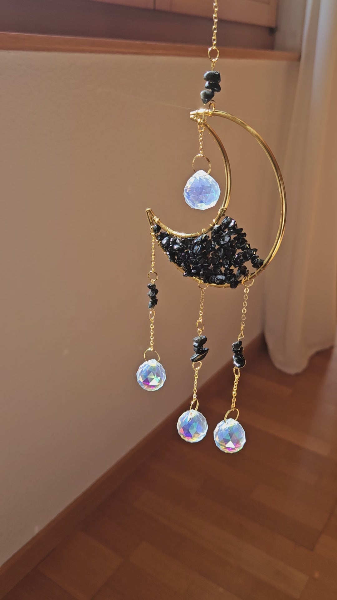 Suncatcher mit schwarzem Onyx & Gold – kraftvoller Lichtfänger für energetischen Schutz & Stabilität, Video