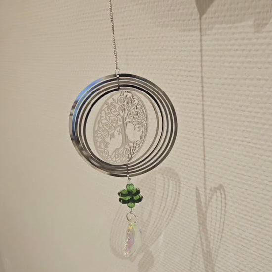 Video von Metall-Suncatcher Windspiel Baum des Lebens mit Kristalltropfen