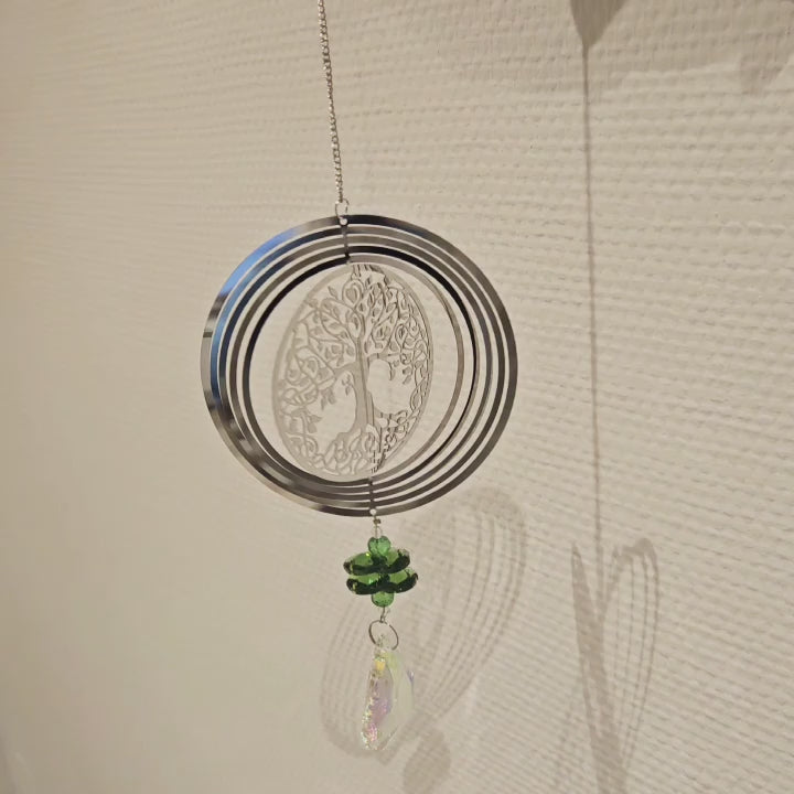 Video von Metall-Suncatcher Windspiel Baum des Lebens mit Kristalltropfen