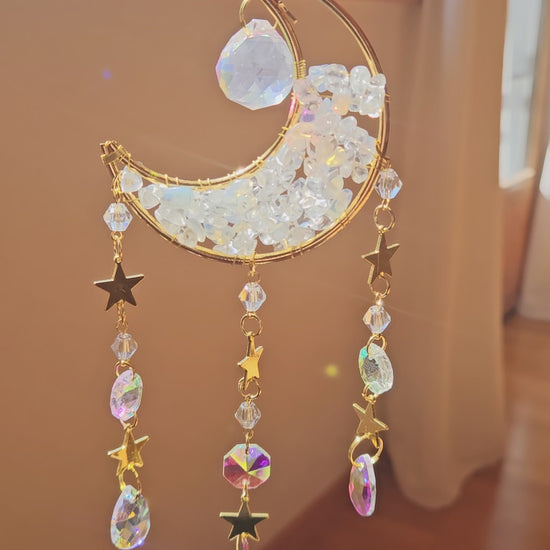 Suncatcher mit Bergkristall und goldenen Elementen – Lichtfänger für Klarheit & spirituelles Erwachen, Video