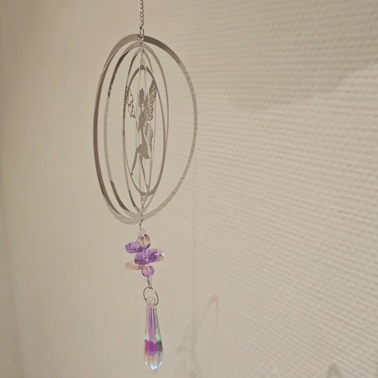 Video von Suncatcher Windspiel Fee mit violetten Kristallperlen