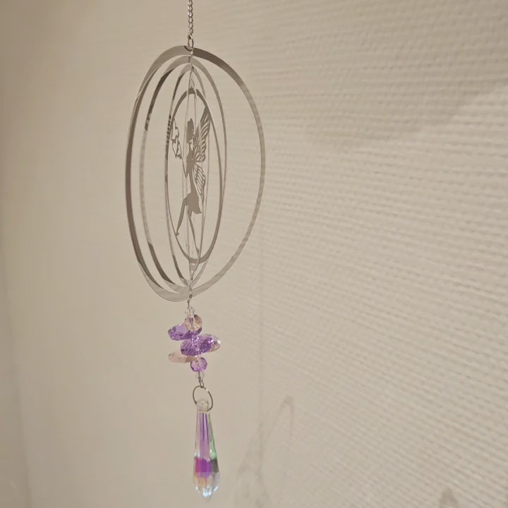 Video von Suncatcher Windspiel Fee mit violetten Kristallperlen