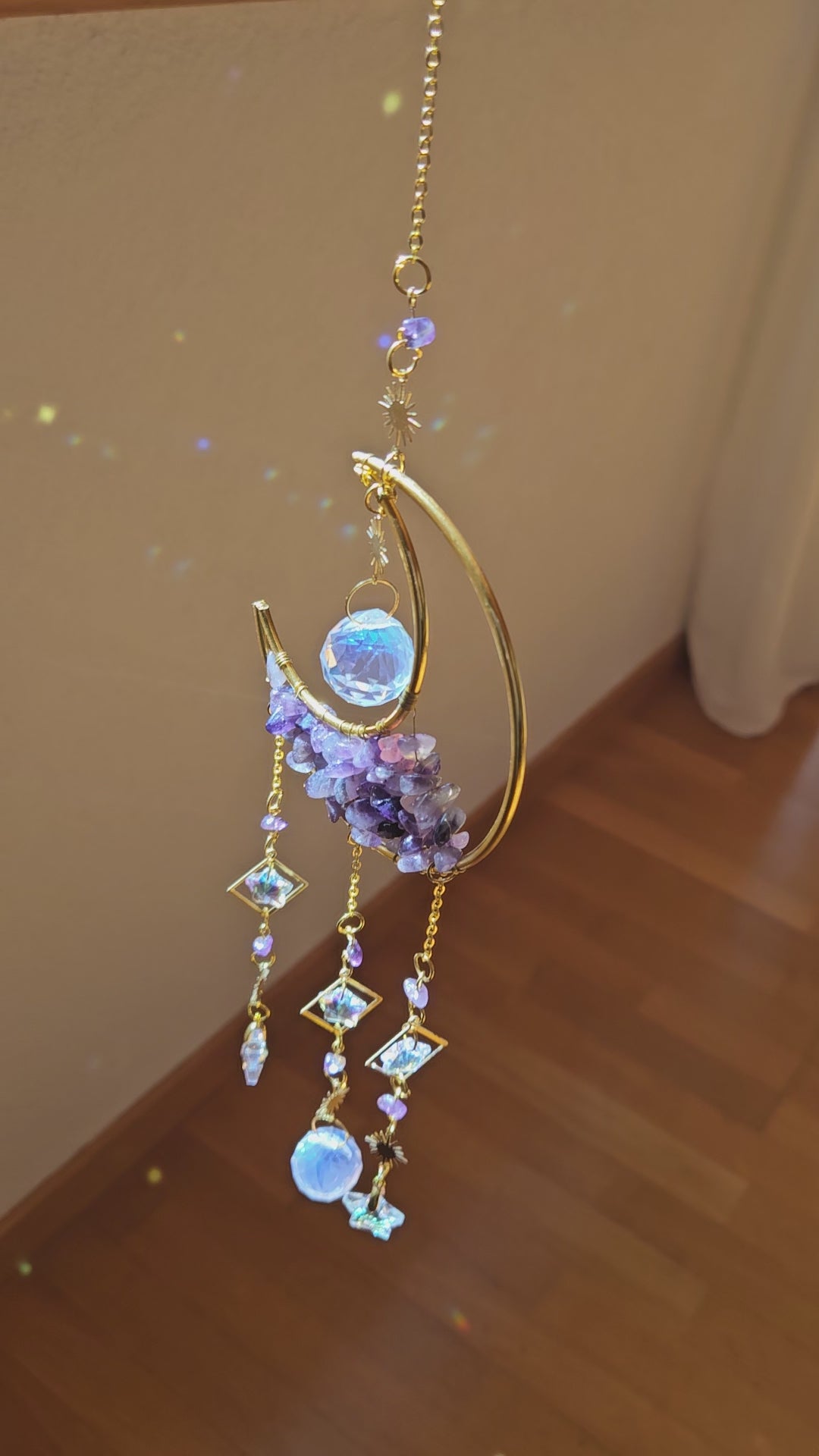 Mystischer Suncatcher mit Amethyst & Kristall – Lichtspiel für Intuition & spirituellen Schutz, Video