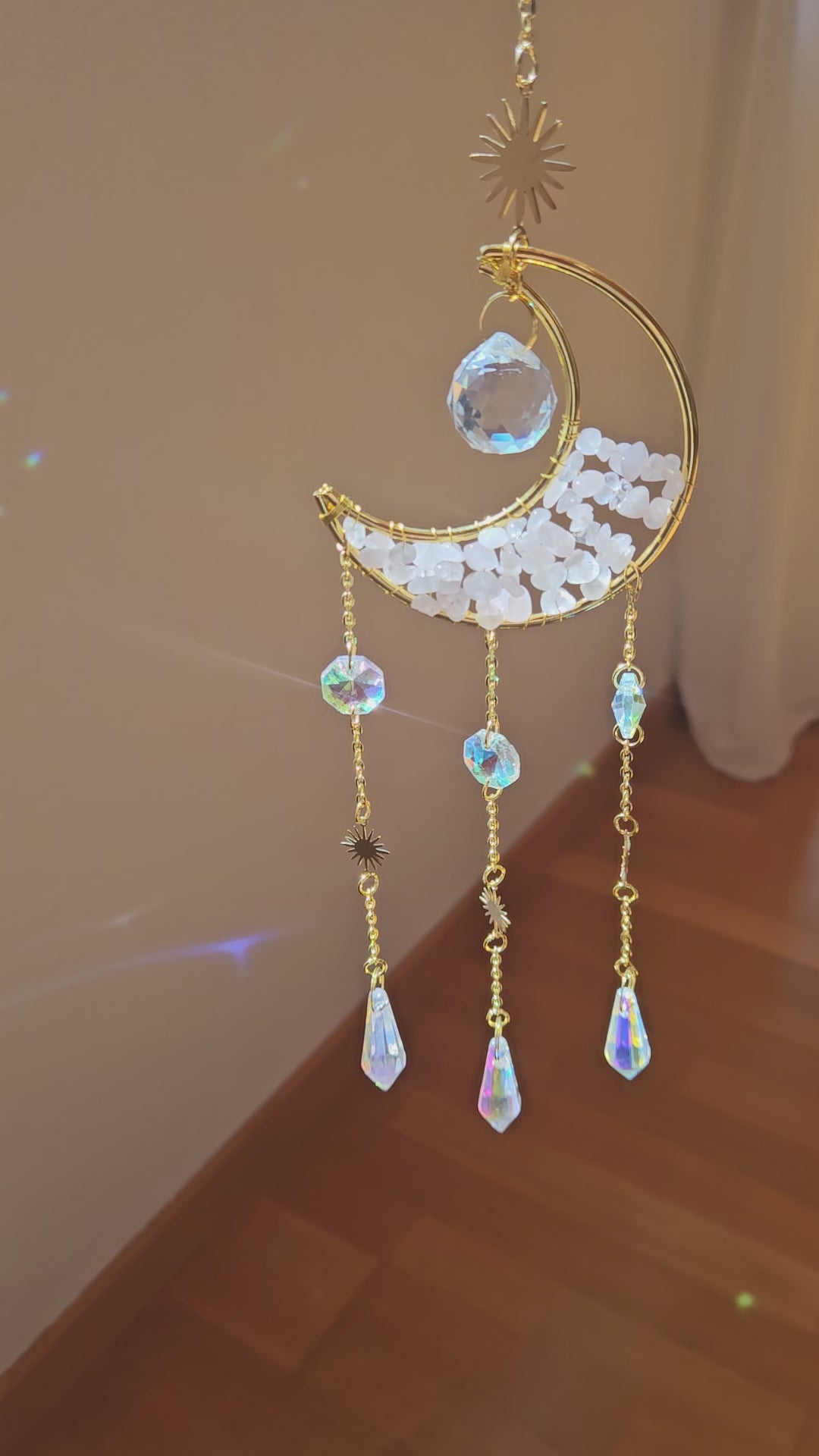 Suncatcher mit Rosenquarz und goldenen Details – strahlender Lichtfänger für Herzöffnung & Selbstliebe, Video