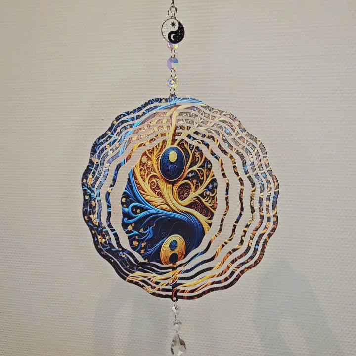 Video YinYang Baum Windspinner aus Metall mit Kristalltropfen, 25 cm